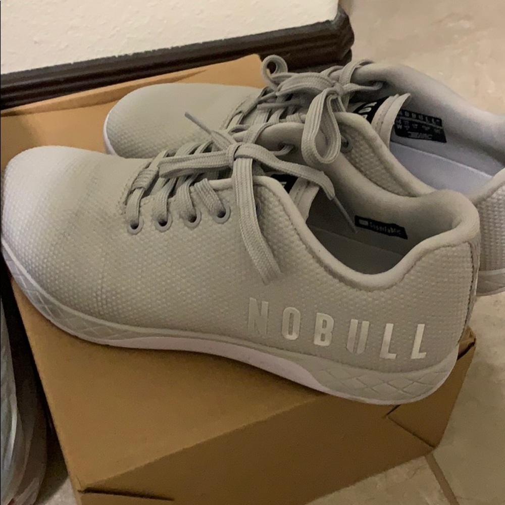 No bull athletic tennis shoe